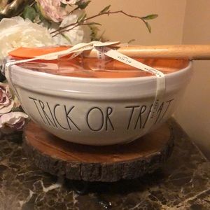 Rae Dunn Ceramic TRICK OR TREAT Mixing/Candy Bowl With Spatula